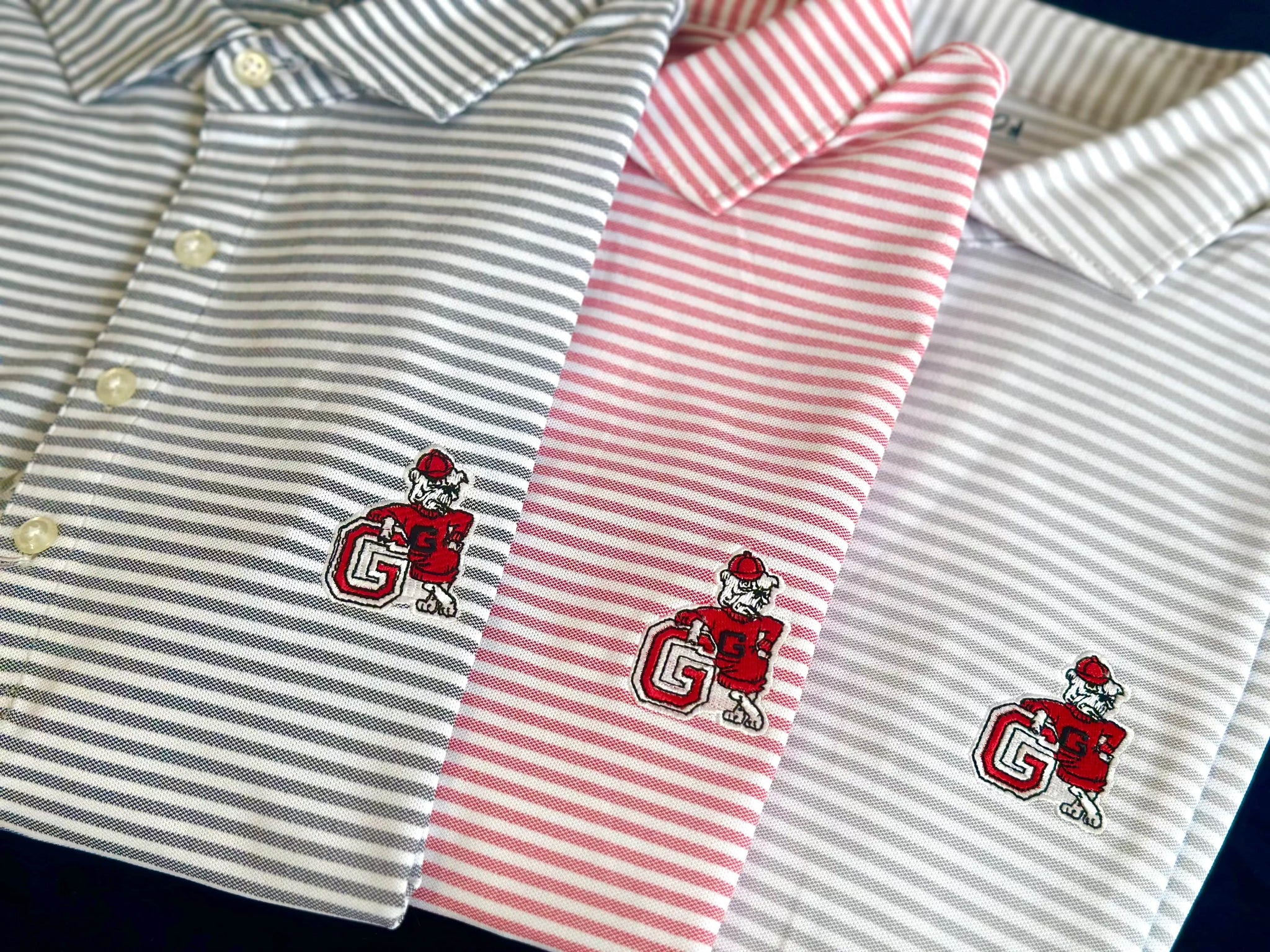 JOHNNIE-O GAMEDAY - UNIVERSITY OF GEORGIA - POLOS VINTAGE DAWG STETSONS